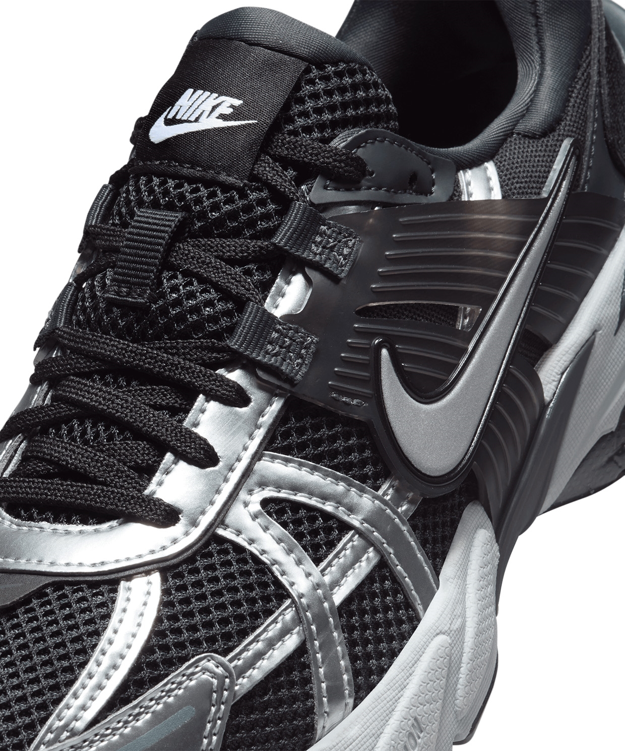 کفش زنانه نایک V2K مشکی نقره ای – نمای کنار